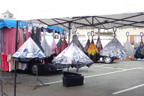 originelle Präsentation von Schirmen