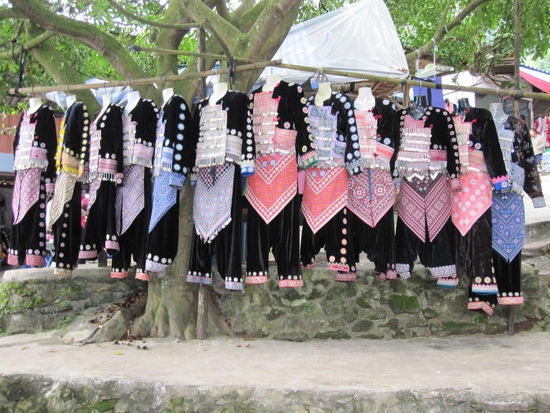 Traditionelle Hmong-Kleidung