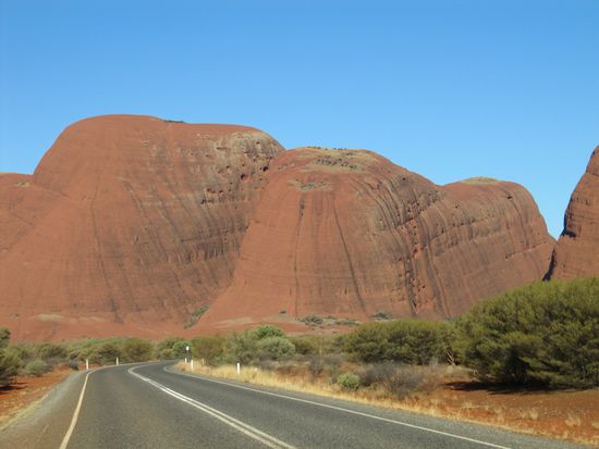 ... eine Wand aus Stein, vor ca. 550 Mio. Jahren zur gleichen Zeit mit dem Uluṟu entstanden.