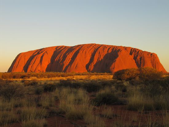... wechselt bei Sonnenuntergang immer wieder seine Farbe, hellrot ...