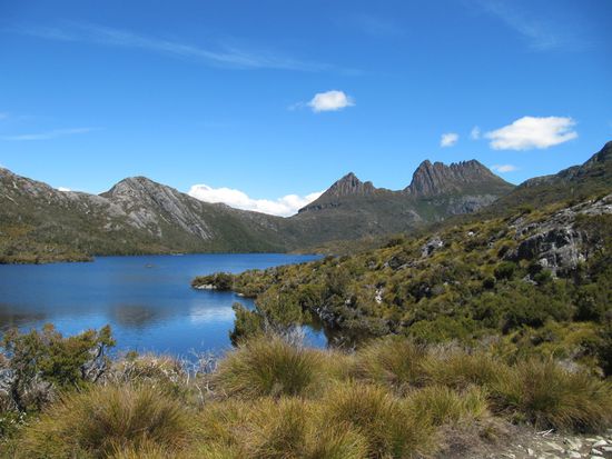 Cradle Mountain: Von hier startet der 65 Kilometer lange Overland-Track in die zum Weltnaturerbe gehörende tasmanische Wildnis zum Lake St Clair.