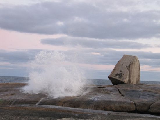 Blowhole in Bicheno. Hier sollten auch Nachts (im Dunkeln !!!???) die Pinguine an Land kommen. Wir haben lange gewartet. Nachher war's zu dunkel!!!???