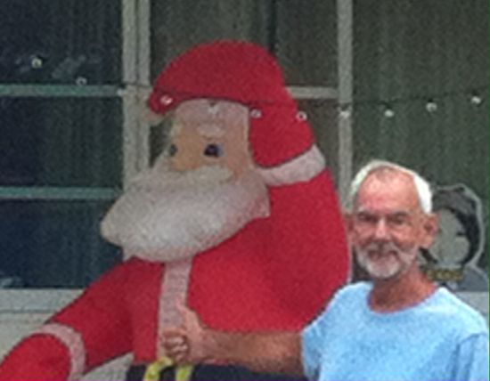 Allen Lesern, Verwandten, Bekannten und Freunden von hier aus die besten Weihnachts- und Neujahrwünsche. Bei 30 Grad mal was anderes. 
Dank für Eure Eintragungen ins Gästebuch und die vielen positiven Kommentare. Dank an Martin, der unsere Berichte überarbeitet und immer sehr schnell freigibt. Bis 2016.