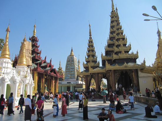 Der Shwedagon ist der eigentliche Höhepunkt von Yangon. Er ist der wichtigste Sakralbau und das religiöse Zentrum Myanmars. Er gilt als Wahrzeichen des ganzen Landes und ist einer der berühmtesten Stupas der Welt.
