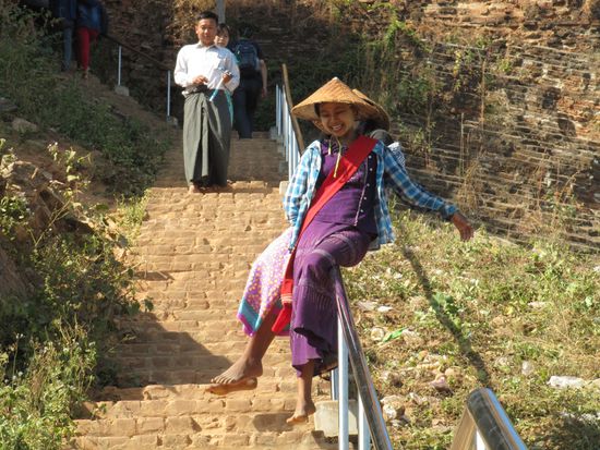 Auch birmesische Mädels können lustig sein.