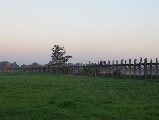 Die U-Bein-Bridge. Längste Holzbrücke der Welt.