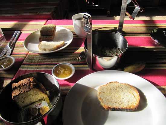 Banana-Brot selbstgemacht. Essen in "Knibbel".