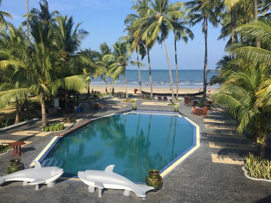 Unsere 1. Unterkunft. Strom gibt es von 13:00 bis 15:00 Uhr und von 6 bis 6, immerhin. Deshalb auch keine Bank, kein ATM im Ort.