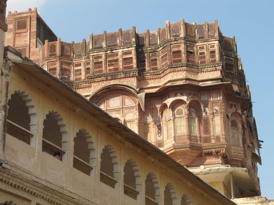 Die Festung selbst ist wieder mal riesig. Wer hat die, in welcher Zeit gebaut?