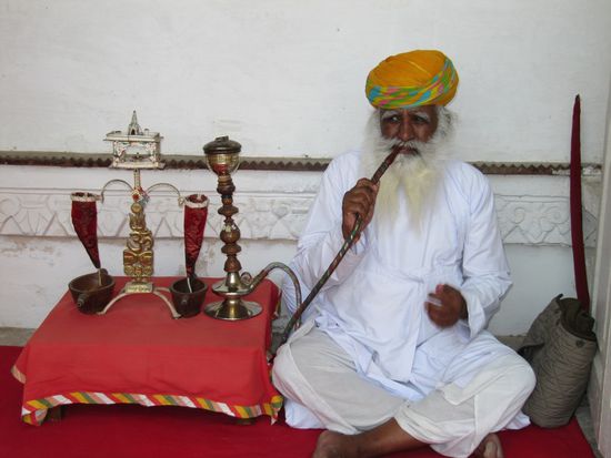 Der "letzte" Opium-Raucher präsentiert sich.