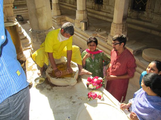 Hier wird die gelbe Farbe für die Stirnpunkte gemachte.