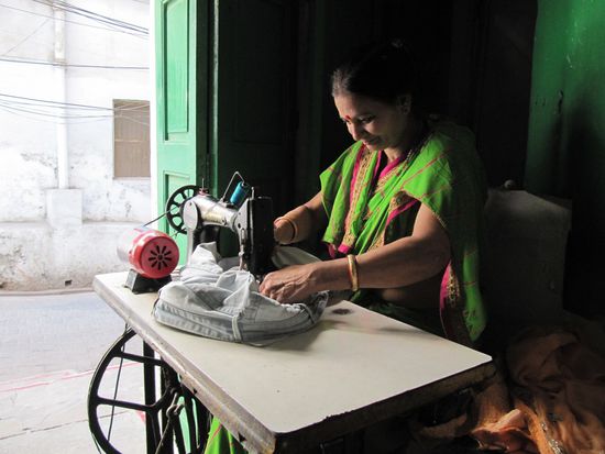 Meine Schneiderin, die Hillos Rucksack nähte und mir meine Hose.
