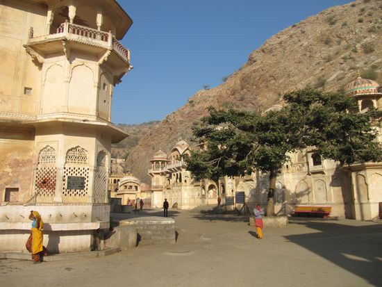 Der "Affen"-Palast von Galta außerhalb von Jaipur.