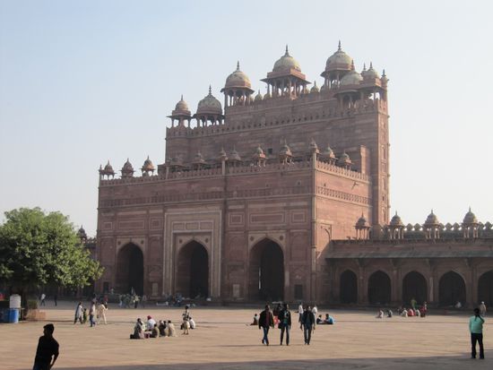 Fatehpur Sikri - die frühere Hauptstadt des Mogulreiches. Die Baudenkmäler der Stadt stehen unter dem Schutz der UNESCO und gehören zum Weltkulturerbe der Menschheit.