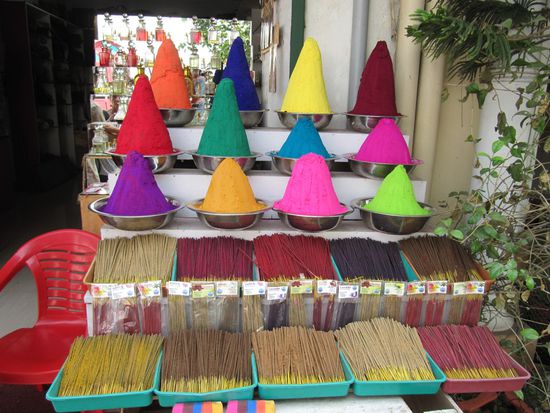 Noch ein Farbbild. Übrigens lauter Naturfarben aus Samen, Blättern, Steinen. Keine Chemie!!!