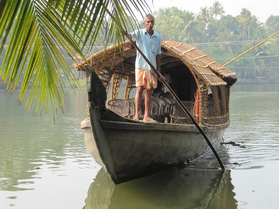 Weiter mit dem Hausboot. Der gute Mann hat uns doch tatsächlich 3 Std. nur mit dem Stecken angetrieben. Und nur einer gab ihm ein gutes Trinkgeld.