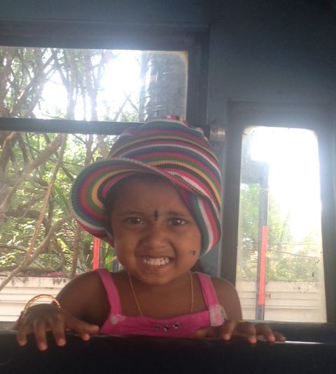 Diese kleine Maus hat mir zum Abschied von Kovalam im Bus Kusshände zugepustet.