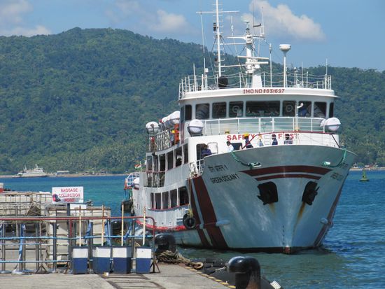 Unsere Fähre nach Havelock (900 INR pp) vom Phoenix Bay Jetty. Die Regelungen für die Government Ferries sind etwas kompliziert und nicht sehr touristenfreundlich, deshalb nahmen wir eine der Private Ferries.