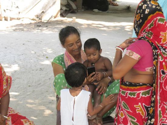 Irgendwann hörte die auf der Karte eingezeichete Straße ganz auf und wir wurden auf dem Hof einer Familie freundlich empfangen.