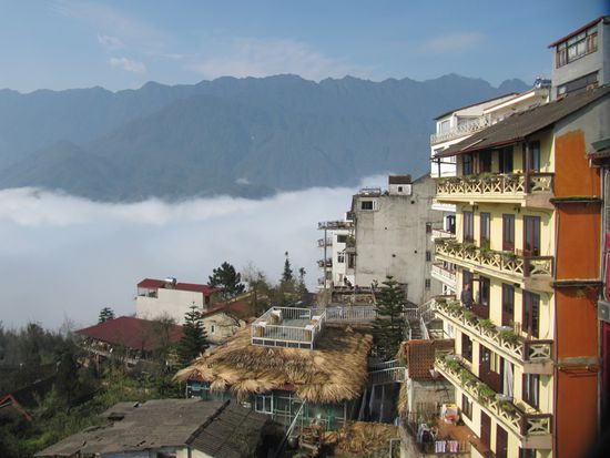 Ankunft in Sa Pa. Undurchdringlicher Nebel. Feucht. Dann am nächsten Tag strahlender Sonnenschein.