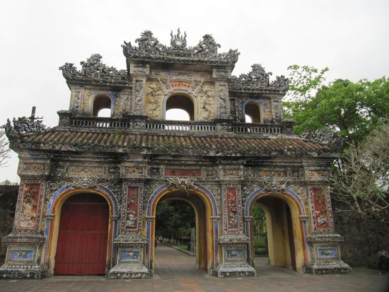 Mit dem Fahrrad rund um die Zitadelle in Hue.