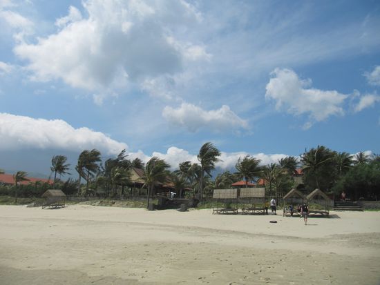 Noch vor dem Pass. Ein windiger Strand.