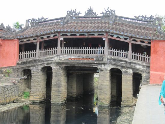 Die berühmte Chùa Cầu (Japanische Brücke) aus dem 17. Jahrhundert.