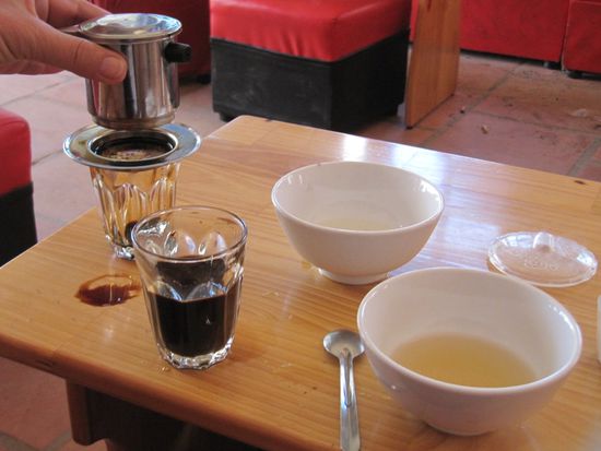 Kaffee-Trinken ist nicht sooo einfach (und schmeckt schäußlich).