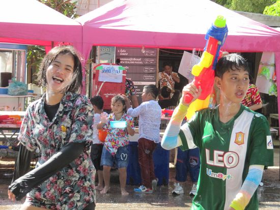 Überall Wasser. Warmes Wasser, meist aber eiskalt, auch mit Eisstücken.