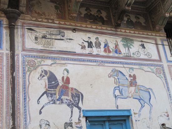 ... auch mit Fluggeräten, Fahrradfahrern und Kamasutra-Szenen (ohne Foto!).