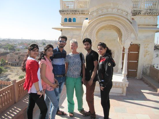 Fotographieren und Selfies sind für Inder anscheinend der Hauptgrund, Sehenswürdigkeiten zu besichtigen. Gerne auch mit Ausländern.