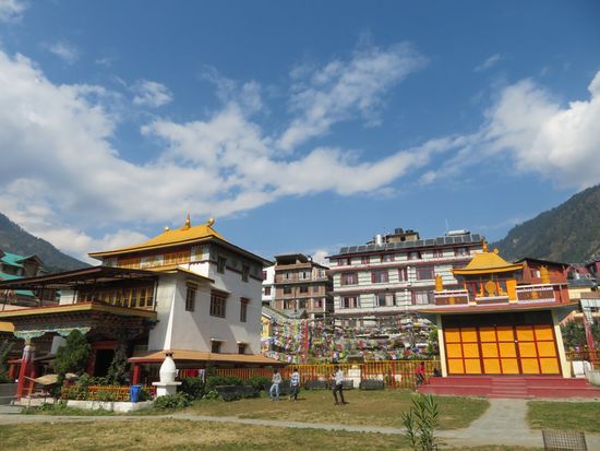 ...im Zentrum von Neu-Manali das Tibetan Monastery...