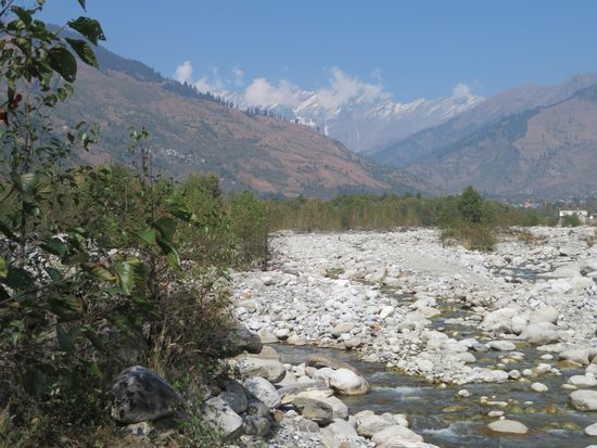 ...ein Flußbett kommt uns in die Quere...