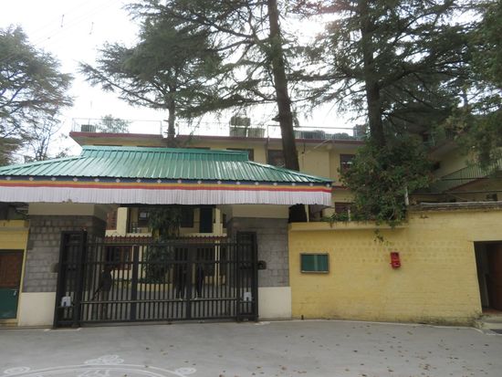 Freitags gegen 7:30 Uhr. Wir sichern uns einen Platz im Tempel...