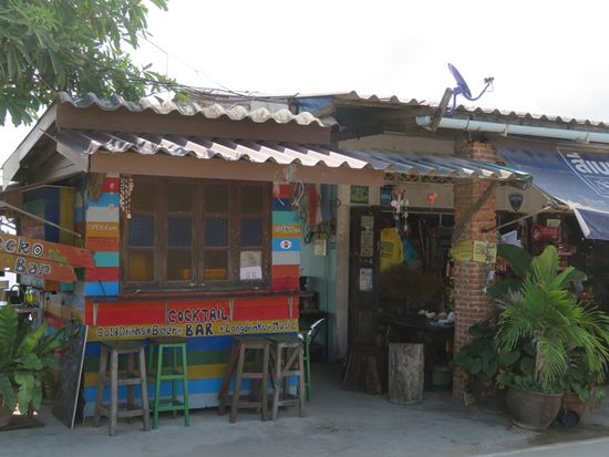 Die Gecko-Bar direkt am Meer. Der Treffpunkt aller Traveller. Der MaiTai (aber mit ordentlich Zunder) zu 150 Baht.