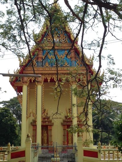 Danach Ausflug zum Wat Tham Khiriwong mit dem Fahrrad.