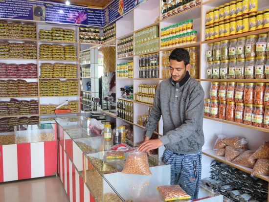 Im Gewürz-Laden haben wir getrocknete Aprikosen gekauft. Sonst leider nichts.