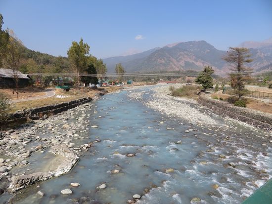 3. Tag. Pahalgam liegt am Flüsschen Lidder etwa 87 km östlich von Srinagar in einer Höhe von ca. 2200 m bis 2650 m. Die Landschaftsszenen vieler Bollywood-Filme werden häufig hier gedreht.