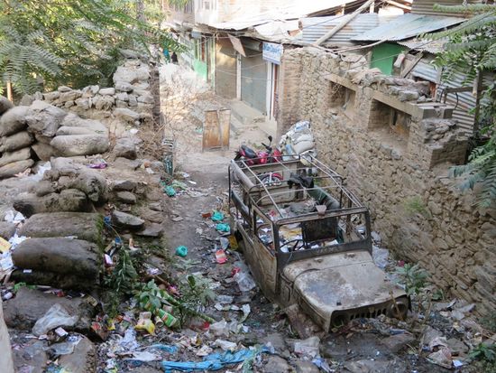 ...und auch der Straßenrand.