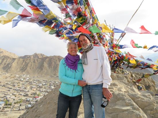 Geschafft!!! Oben angekommen finden wir wieder auf den richtigen (PS. sehr einfachen)  Weg und sind mehr als erleichtert.