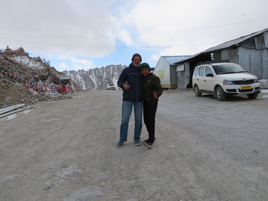 ...und unserem hervorragenden Jeep. Die Höhe hat uns nicht wirklich etwas ausgemacht. Keine Beschwerden.
