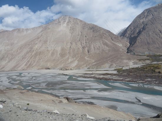 ...die Nebenflüsse des Indus begleiten uns...