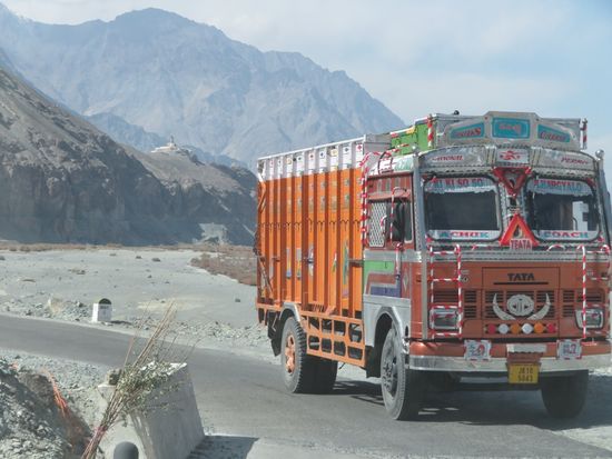 Die Strecke wird  fast ganzjährig vor allem für Militärfahrzeuge geräumt und offengehalten.