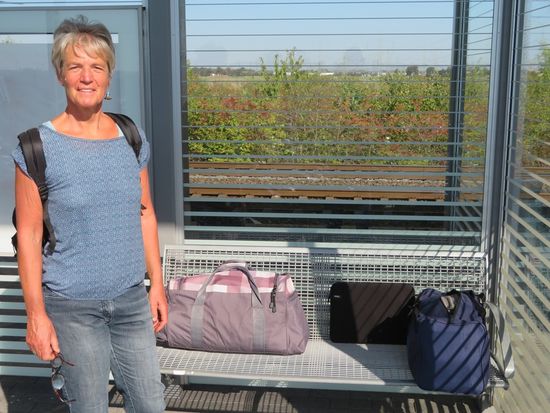 Abreise in Köln-Weiden um 12:20 Uhr  bei sommerlichen 29 Grad. Das hatten wir noch nie. Im Bild: Unser Gesamt-Gepäck: einmal 8,2 kg, einmal 6,5 kg, plus Rucksack und PC.