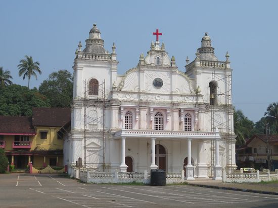 Goa ist christlich, deshalb ??? auch Alkohol, Glückspiele, Casinos. Inder aus den übrigen Bundesstaaten kommen gerne nach Goa - zur "Erholung".