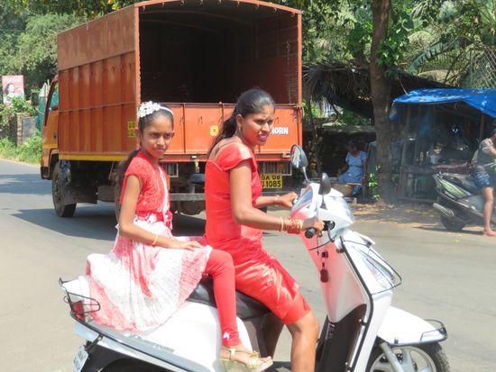 Sonntags im Sonntagskleid ...