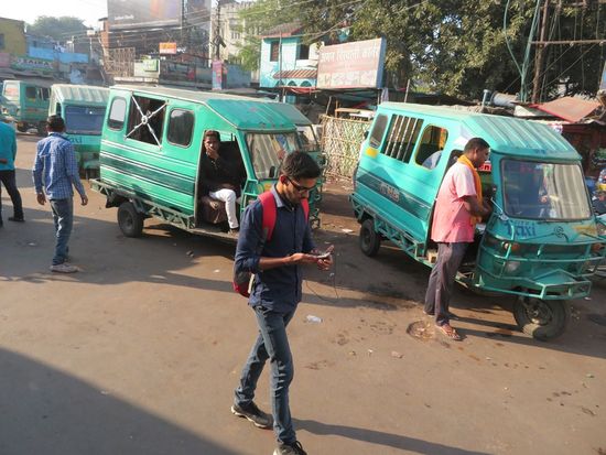 Impressionen vom morgendlichen Busbahnhof ...