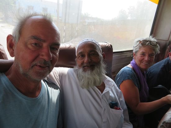 Mein neuer Freund aus dem Bus. Er hat mich beim Abschied herzlich umarmt und gesegnet. Leider stiegt er kurz vor der Grenze aus.