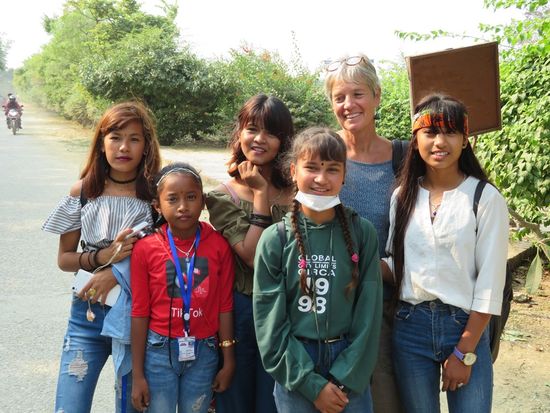 ... und junge, hübsche, aufgeschlossene. Wenige Europäer.