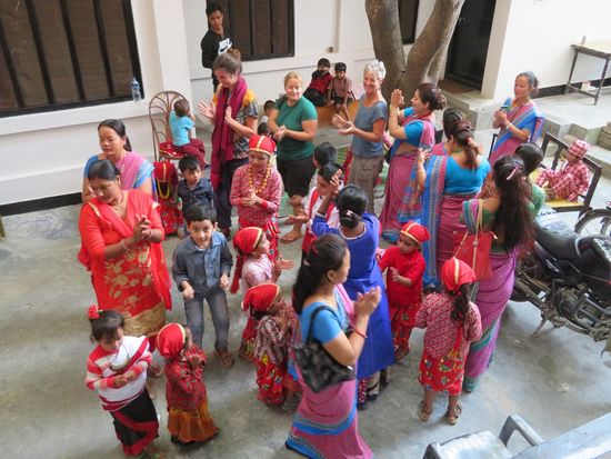 ... Hillo macht mit ...